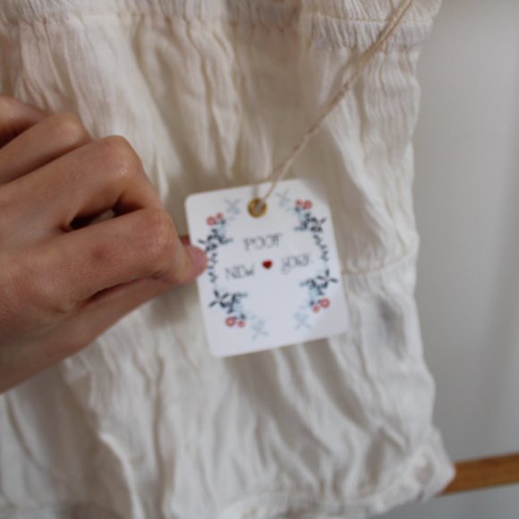 NWT ruffle top m (fit small) - Picture 4 of 5